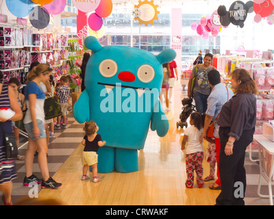 La FAO Schwarz toy store in Manhattan NYC Foto Stock