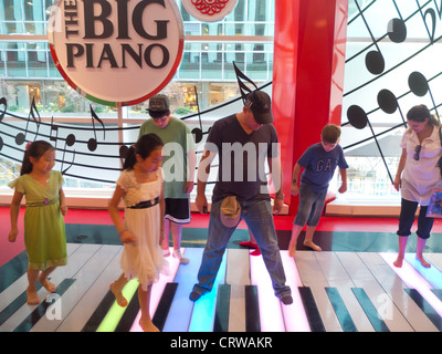 La FAO Schwarz toy store in Manhattan NYC Foto Stock