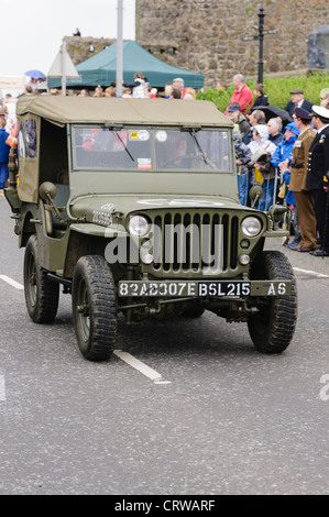 Guerra Mondiale 2 Jeep Willys su una parata militare Foto Stock