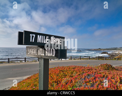 COAST CALIFORNIA Sign for 17 Mile Drive un favoloso percorso panoramico attraverso Pacific Grove e Pebble Beach sulla penisola di Monterey California USA Foto Stock