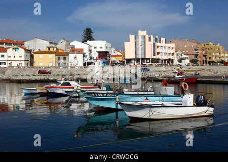 Barche da pesca in porto , Vila Praia de Ancora , Provincia del Minho, Portogallo settentrionale Foto Stock