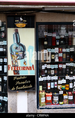 Negozio di vendita vini e porte , Viana do Castelo, Portogallo settentrionale Foto Stock