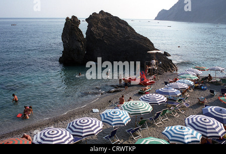 La spiaggia di Monterosso nelle Cinque Terre Foto Stock