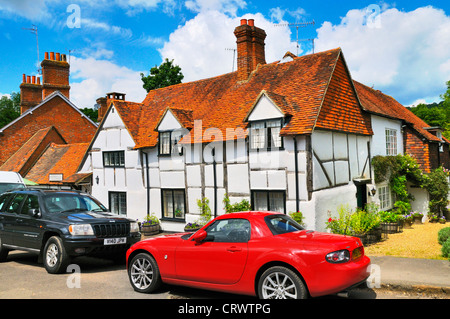Cottage nel pittoresco villaggio di Shere nel Surrey, Inghilterra, Regno Unito Foto Stock