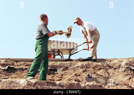 Gli uomini in scavi, Dresden Foto Stock