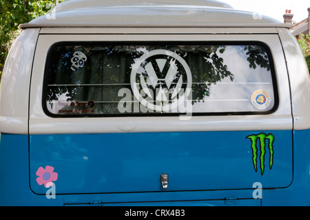 La parte posteriore di un 1970 Volkswagen VW camper. Foto Stock