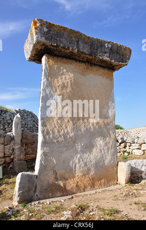 Una taula alla preistoria, sito archeologico di Trepucó, vicino a Mahon, Menorca, isole Baleari, Spagna Foto Stock