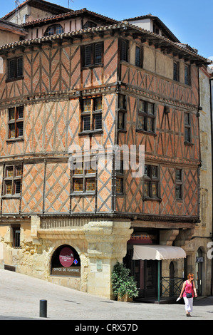 La Maison Fedel, medievale casa in legno e muratura alloggiamento dell'ufficio turistico in Auch, Gers, Midi-Pirenei, Pirenei, Francia Foto Stock