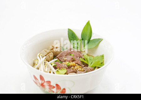 Lek nam tok, carni bovine noodle cibo tailandese Foto Stock