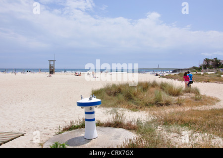 Vista della spiaggia di Punta Prima, Sant Lluís, Menorca, isole Baleari, Spagna Foto Stock