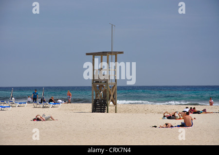 Vista della spiaggia di Punta Prima, Sant Lluís, Menorca, isole Baleari, Spagna Foto Stock