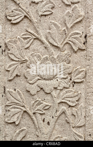 Sculture in pietra di fiori e di lunga durata e bellezza senza tempo. Foto Stock