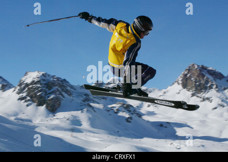 Gli sciatori sulle piste del vertice Nair a San Moritz Foto Stock