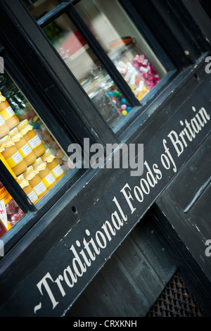 A. Gold - cibi tradizionali della Gran Bretagna. Shop segno e la finestra di visualizzazione. 42 BRUSHFIELD ST, Spitalfields, Londra Foto Stock