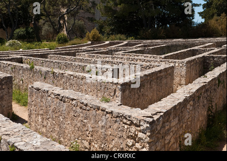 L'elaborato labirinto di pietra nei giardini del Castello del 19c di Donnafugata, nei pressi di Ragusa, Sicilia, Italia Foto Stock