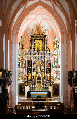 Austria, Mondsee, vista dell'altare maggiore della chiesa di St. Michael Foto Stock