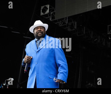 GEORGE CLINTON & IL PARLAMENTO FUNKADELIC GIOCA Farm Hop Music Festival il 29/06/2012 a luppolo in fattoria, Paddock Wood. Persone nella foto: 70yr old George Clinton. George è stato citato come uno dei principali innovatori della musica funk e introdotto nella Rock and Roll Hall of Fame nel 1997 . Foto di Julie Edwards Foto Stock