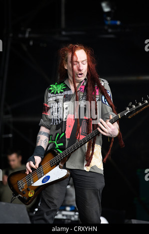 Il Levellers gioca Farm Hop Music Festival il 01/07/2012 a luppolo in fattoria, Paddock Wood. Persone nella foto: Mark Chadwick (vocals, chitarra, armonica), Simon amico (chitarra, banjo, voce, mandolino, harmonica), Jeremy Cunningham (bass chitarra, voce), Charlie Heather (tamburi), Jonathan Sevink (violino), Matt Savage (tastiere, backing vocals). Foto di Julie Edwards Foto Stock