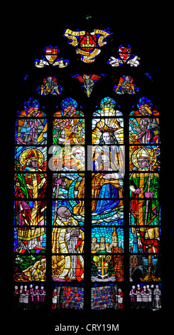 Liegi, Belgio. La cattedrale di St Paul. Finestra di vetro colorato. Foto Stock
