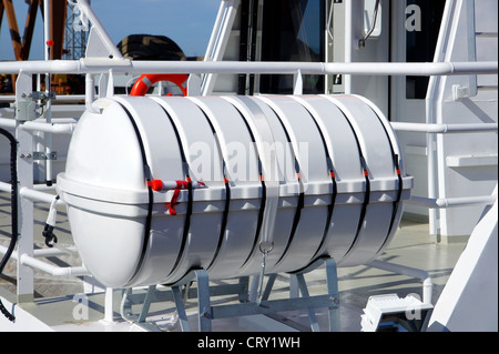 Zattera di salvare la vita durante un incidente in mare Foto Stock