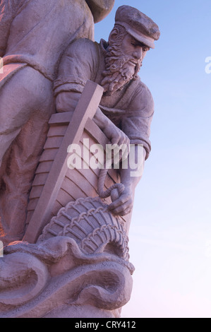 Una scultura intitolata "Spirito di Portland" scavate in un unico blocco di pietra di Portland da Joanna Szuwalska. L'isola di Portland, Dorset, Inghilterra, Regno Unito. Foto Stock