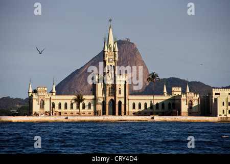 Ilha fiscale, isola situata all'interno di Baia Guanabara, vicino a Sugar Loaf, Rio de Janeiro, Brasile. Foto Stock