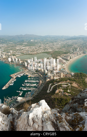 Calpetown e il suo skyline su una sottile striscia di terra Foto Stock