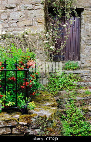 Pittoresca porta nella frazione di Countersett, Wensleydale,Yorkshire, Inghilterra Foto Stock