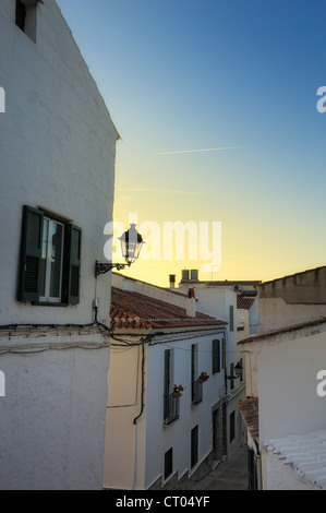 Il tramonto sulla città di es mercadel menorca Spagna Foto Stock