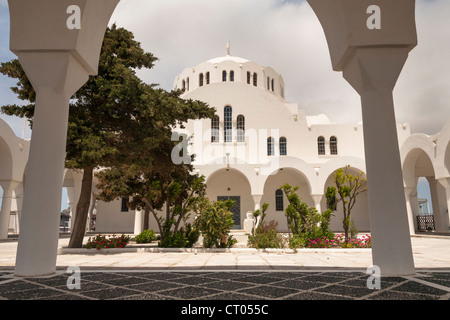 Cattedrale Ortodossa noto anche come Mitropolis, Fira, la capitale di Santorini, Grecia Foto Stock