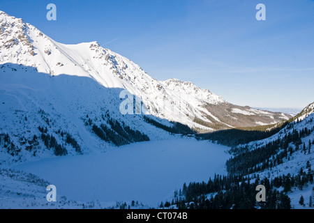 Tatra polacchi nel paesaggio invernale Foto Stock