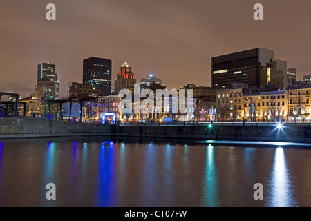 Skyline della città di Montreal, Quebec, Canada al Vecchio Porto di notte. Foto Stock