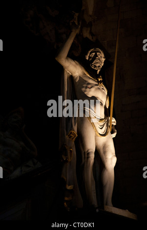 La statua di un santo nella Cattedrale di Bruxelles Belgio Foto Stock