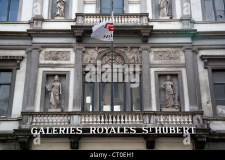 La Galeries Royales Saint-Hubert o Koninklijke Sint- Hubertusgalerijen Bruxelles Belgio Foto Stock