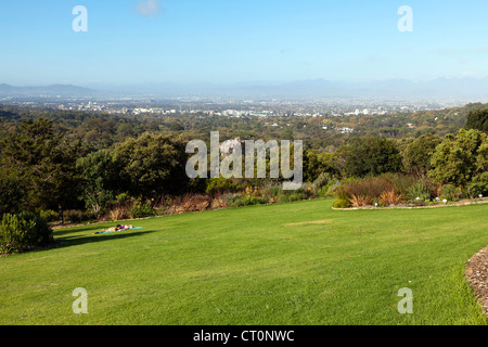 Vista sulla Città del Capo da Kirstenbosch National Botanical Garden, Cape Town, Sud Africa Foto Stock