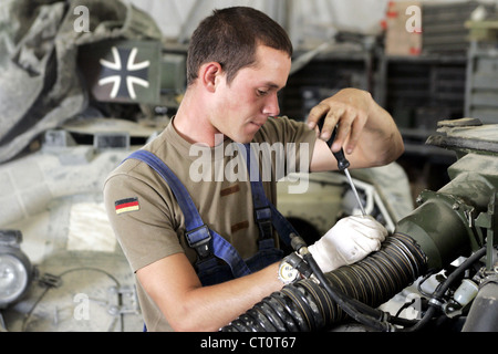 Il tedesco ISAF unità di riparazione, Camp Warehouse Foto Stock