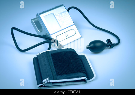 Sangue digitale misuratore di pressione Foto Stock