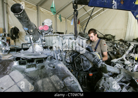 Il tedesco ISAF unità di riparazione, Camp Warehouse Foto Stock