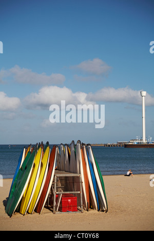 Spiaggia di Weymouth e Sealife Tower, Jurassic Skyline Tower, a Weymouth in giugno Foto Stock