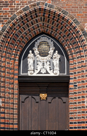 Portale di ingresso, la chiesa di San Nicola, Wismar, Meclemburgo-Pomerania Occidentale, Germania Foto Stock