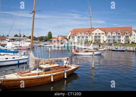 Marina, Kirchdorf, Poel isola vicino a Wismar, Meclemburgo-Pomerania Occidentale, Germania Foto Stock