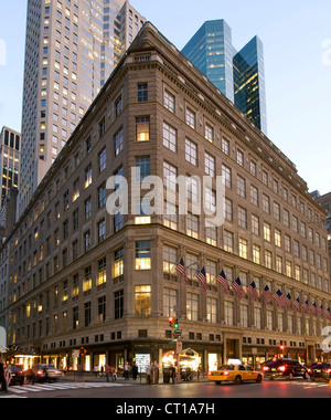 Saks Fifth Avenue a Manhattan, New York City, Stati Uniti d'America. Foto Stock