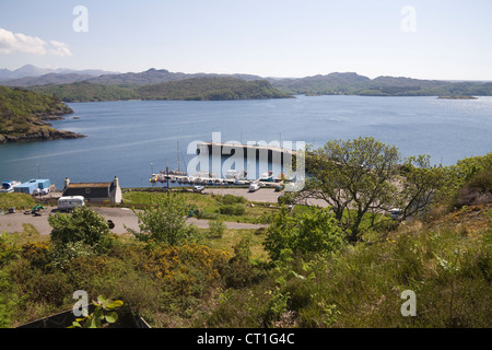 Gairloch Wester Ross Nord Highlands della Scozia può visualizzare fino al porto di questo villaggio un popolare luogo di villeggiatura sul Loch Gairloch Foto Stock