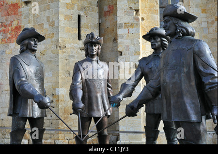 Statua di d'Artagnan e i tre moschettieri al preservativo / preservativo-en-Armagnac, Midi-Pirenei, Pirenei, Francia Foto Stock