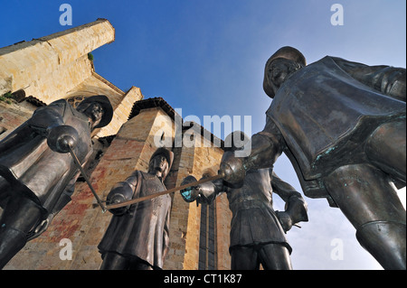 Statua di d'Artagnan e i tre moschettieri al preservativo / preservativo-en-Armagnac, Midi-Pirenei, Pirenei, Francia Foto Stock