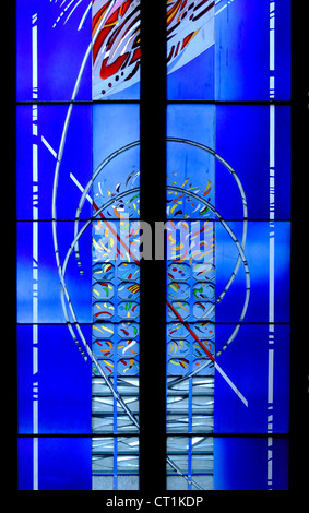 Barcellona, Spagna. Chiesa di Santa Maria del Mar (14thC) Moderna vetrate colorate Foto Stock