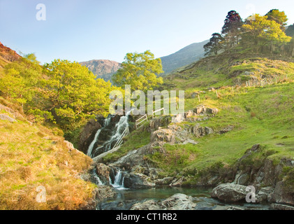 Cascate, Cwn y Llan, percorso Watkin, Parco Nazionale di Snowdonia Gwynedd North Wales UK, Tarda primavera Foto Stock