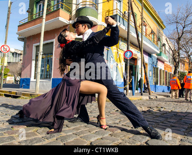 Tango ballerini di strada al di fuori Il Caminito Buenos Aires Argentina America del Sud Foto Stock