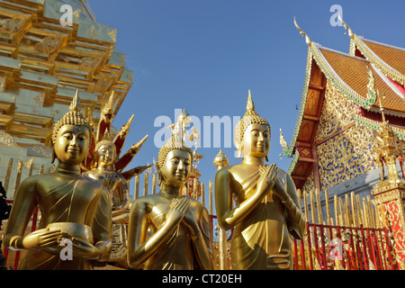 Golden Statue di Buddha nel tempio Doi Suthep, Thailandia Foto Stock