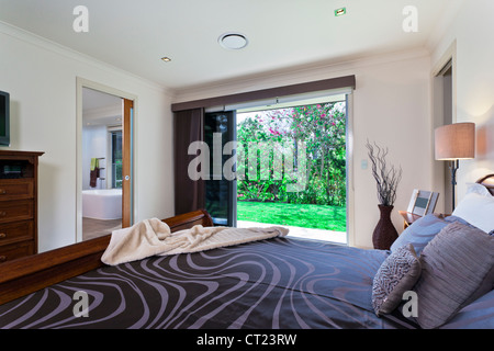 Elegante camera da letto master in luxury mansion australiano Foto Stock